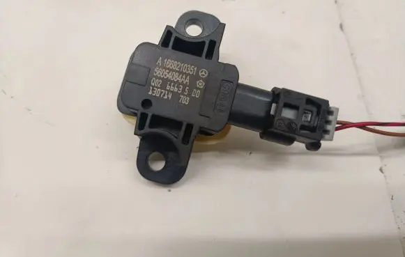 Mercedes-Benz ML W166 Airbag deployment crash/impact sensor A1668210351
