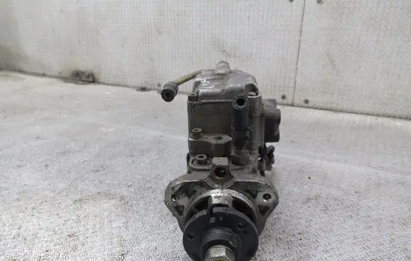 Audi A3 S3 8L Fuel injection high pressure pump 038130107D 0460404977