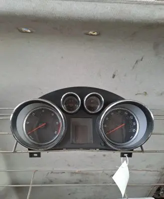 Opel Insignia A Speedometer (instrument cluster) 365903926