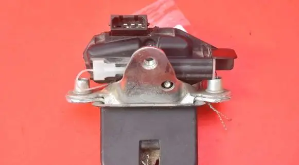 Skoda Fabia Mk2 (5J) Tailgate/trunk/boot lock/catch/latch 5J0827501B