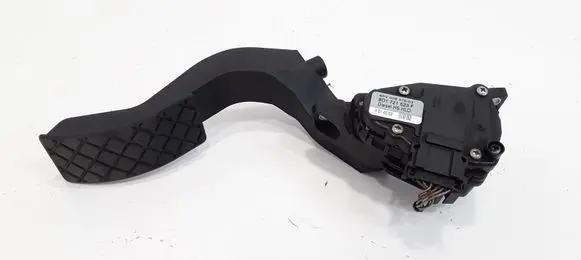 Volkswagen PASSAT B5.5 Accelerator throttle pedal 8D1721523F