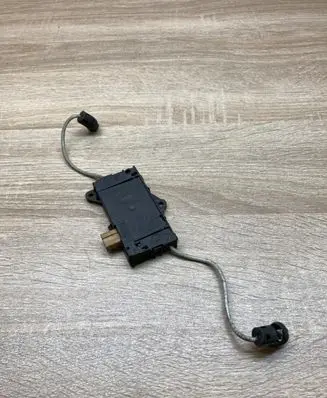 Audi A6 S6 C5 4B Aerial antenna amplifier 4B0951177A