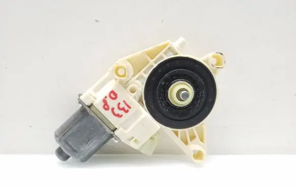 Mercedes-Benz E W212 Front door window regulator motor A2048200242 0130822502