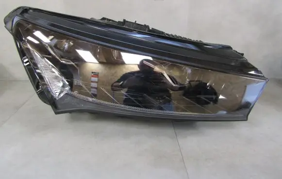 Skoda Enyaq iV Headlight/headlamp 5LB941016A 1EX2683 EX0147732
