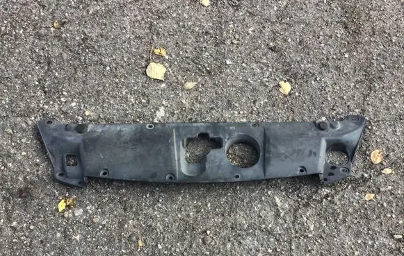 Engine bonnet/hood lock trim molding
