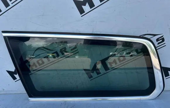 Volvo V70 Rear side window 30716750 30716752
