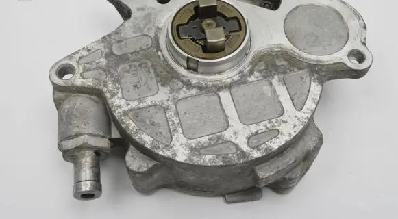 Audi A4 S4 B8 8K Vacuum pump 03L145100