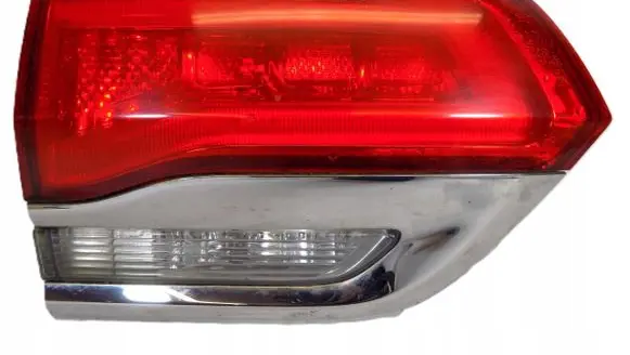 Jeep Grand Cherokee Tailgate rear/tail lights P68110047AC