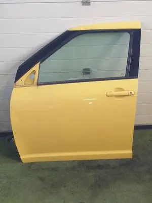 Suzuki Swift I Front door 
