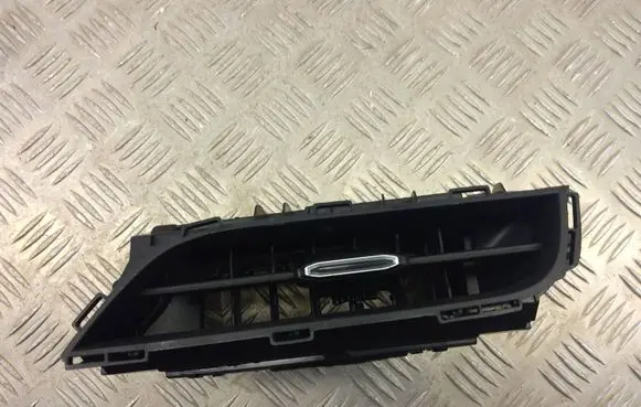 Toyota Highlander XU70 Dashboard side air vent grill/cover trim 55660-0E090