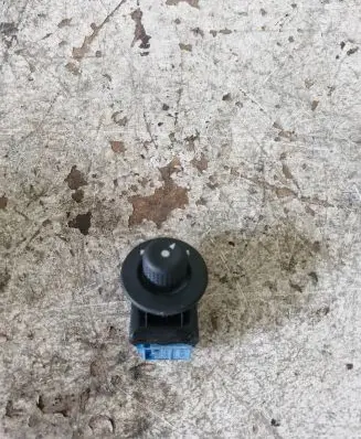 Citroen C3 Wing mirror switch