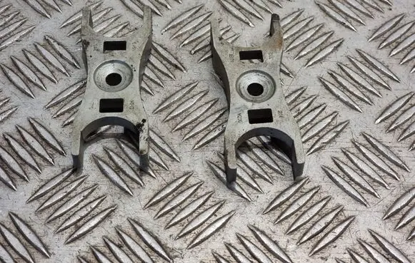 Volkswagen Touran III Fuel Injector clamp holder 04L216021A