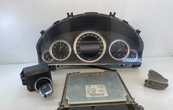Mercedes-Benz E W212 Engine ECU kit and lock set A2129000814 A6519007500 A2129056701