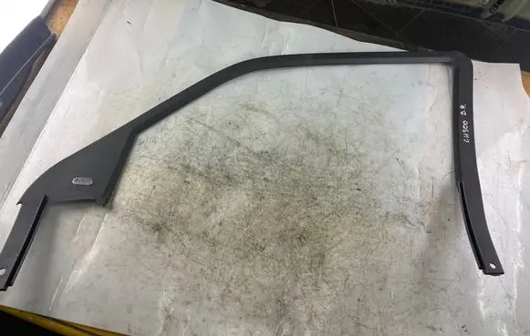 Chrysler 300 - 300C Front door trim bar Qm1ay76xxxab
