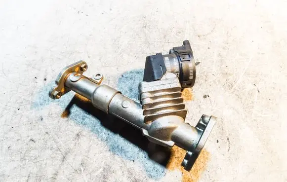 BMW 1 E81 E87 EGR valve 7563241 288707027