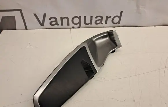 Hyundai i40 Front trunk storage compartment trim 846653Z501