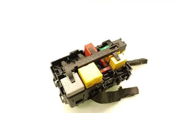 Peugeot 2008 I Fuse module 453098302