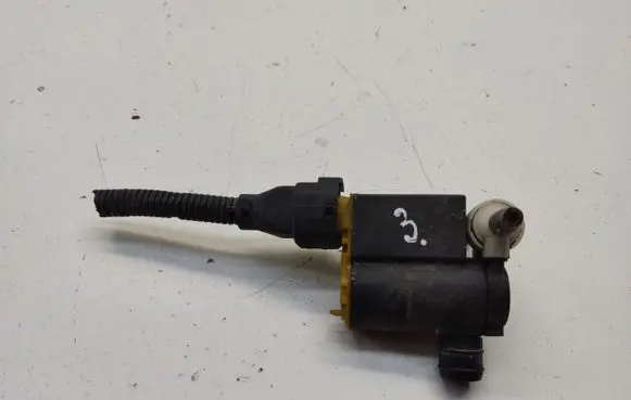 Hyundai Tucson JM Windscreen/windshield washer pump 985102C100