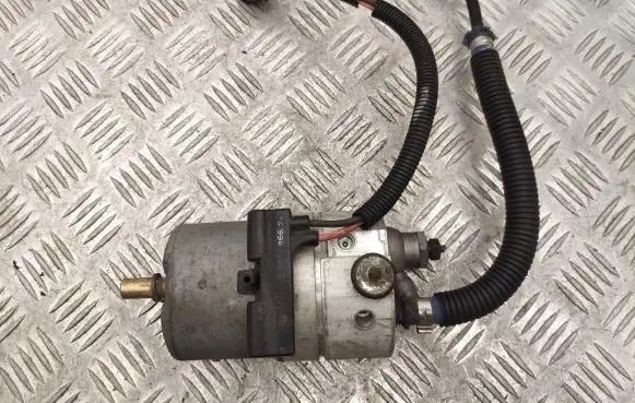 Volkswagen PASSAT B5.5 Vacuum pump 8E0614175D