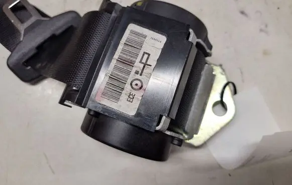 BMW 1 E81 E87 Rear seatbelt 607051100B 080409