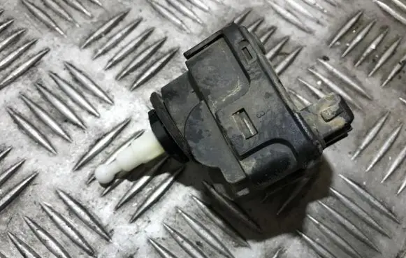 Headlight level adjustment motor