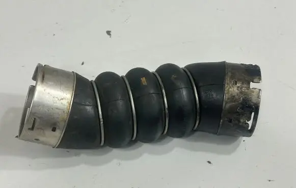 BMW 7 G11 G12 Intercooler hose/pipe 8571024