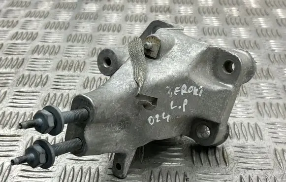 Jeep Grand Cherokee WL Engine mounting bracket 68375851AA