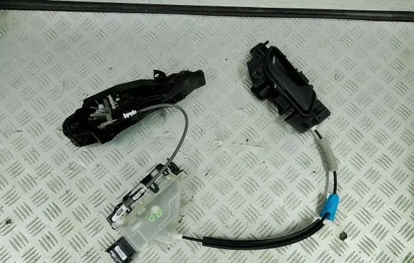 Toyota Proace Front door lock 