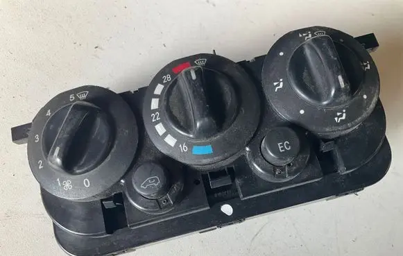 Mercedes-Benz A W168 Climate control unit 1688302085 HW2401 132801