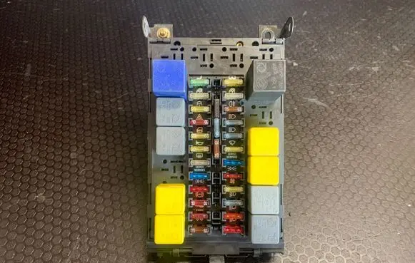 Fiat Coupe Fuse module
