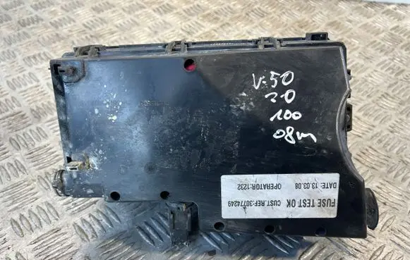 Volvo V50 Fuse box set 8688040 518818000