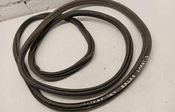 Trunk rubber seal (body)