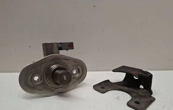 BMW X3 F25 Fuel injection high pressure pump 7640055 762915501 0239756