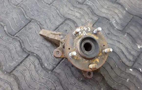 Hyundai Trajet Front wheel hub NOCODE