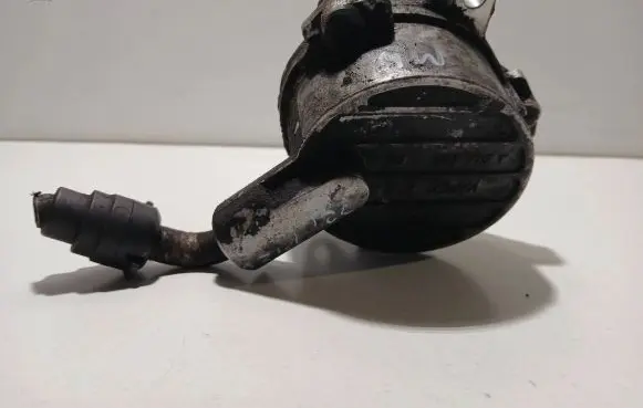 Mercedes-Benz E W211 Vacuum pump A61123065