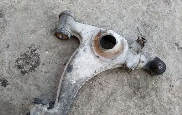 Mercedes-Benz E W124 Front lower control arm/wishbone