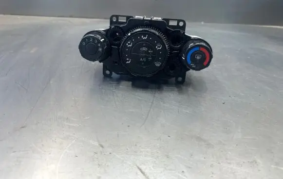 Ford Fiesta Climate control unit 8A6119980AF 01008173B001