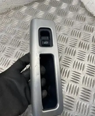 Volvo V50 Electric window control switch 8679681