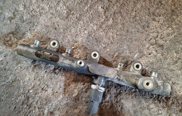 Peugeot 406 Fuel main line pipe 0445214019