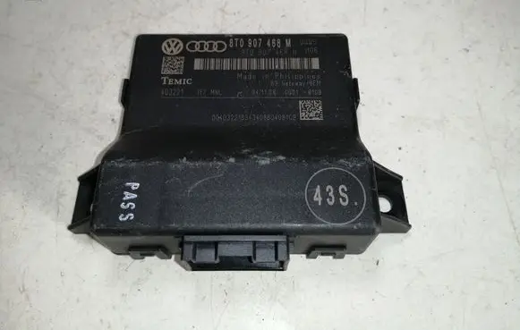 Audi A4 S4 B8 8K Gateway control module 8T0907468M