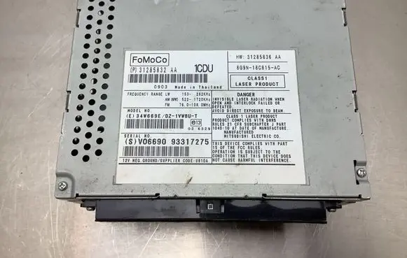 Volvo V70 Radio/CD/DVD/GPS head unit 31285836 31285832 8G9N18C815AC