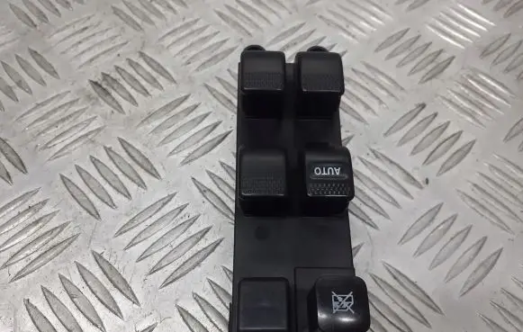Subaru Legacy Electric window control switch 83071AE022