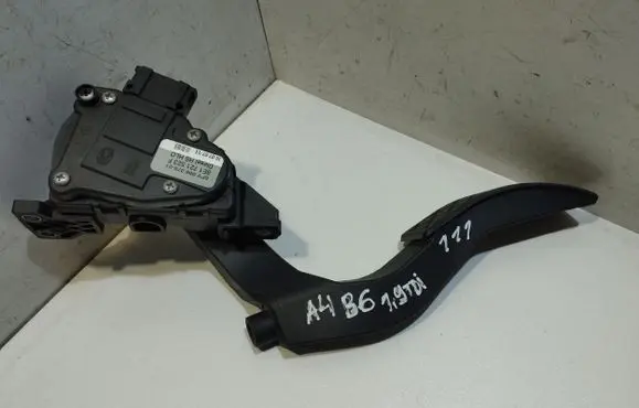 Audi A4 S4 B6 8E 8H Accelerator throttle pedal 8E1721523F 6PV00837601