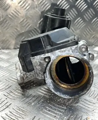 Volkswagen Golf V Throttle valve 03G129637A