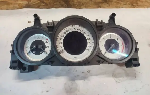 Mercedes-Benz C W204 Speedometer (instrument cluster) A2049005813 2049018002 A2C87297600