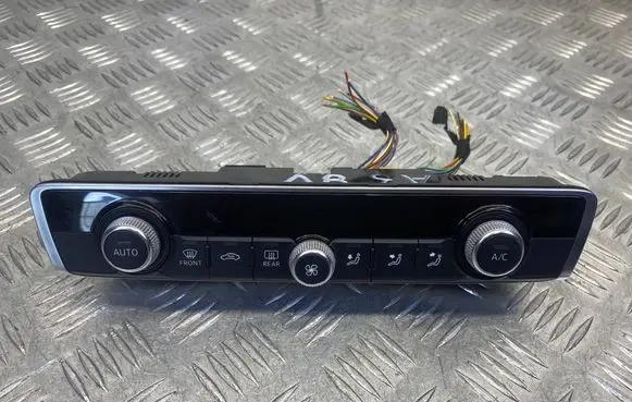 Audi A3 S3 8V Climate control unit 8V0820043