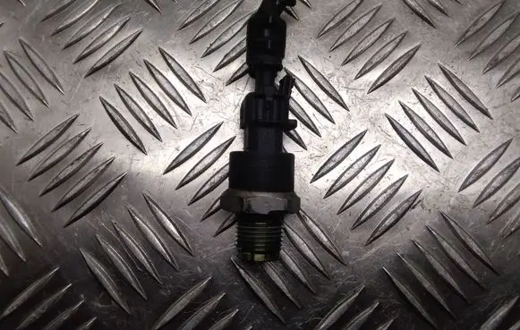 Fuel pressure sensor