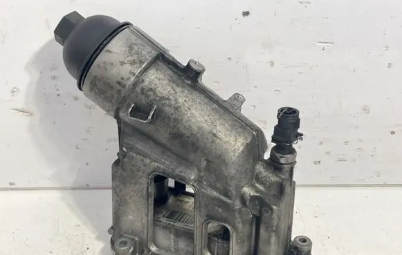 BMW 3 E90 E91 Oil filter mounting bracket 7797392 51750610