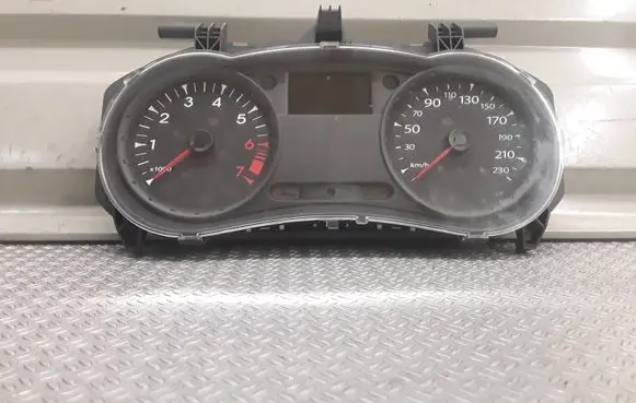 Renault Clio III Speedometer (instrument cluster) 8200820993