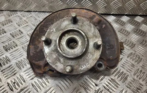 Mitsubishi Colt Front wheel hub
